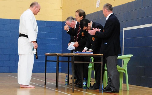 Steven Rees receiving a thumb up from Kancho Hirokazu Kanazawa